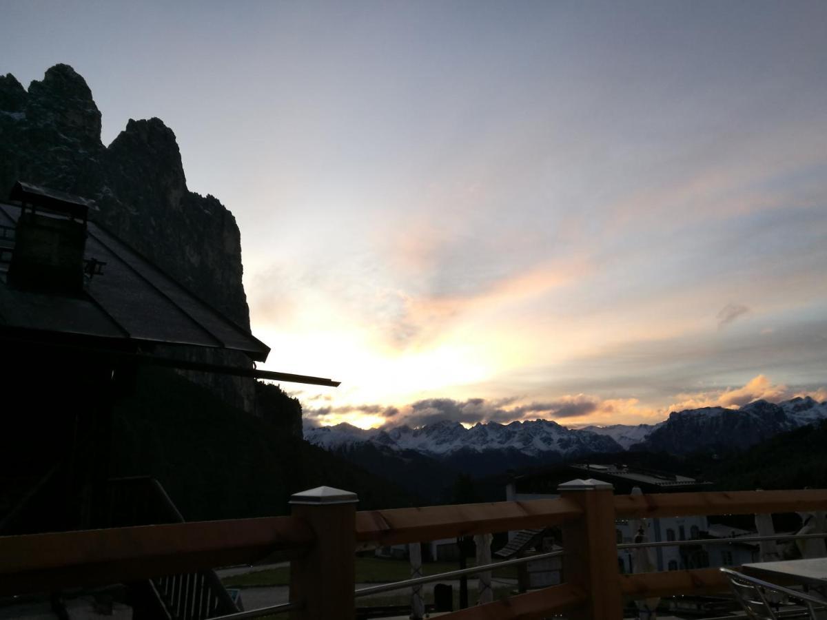 Hotel Rifugio Stella Alpina Spiz Piaz per escursionisti Pozza di Fassa Esterno foto